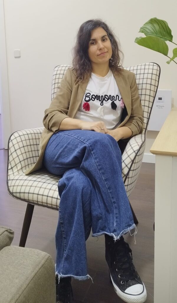 Equipo · Sanar y Crecer. Psicología · Psicóloga Abigail García, graduada en Psicología por la Universidad Complutense de Madrid, cursando el itinerario específico de Psicología Clínica.
